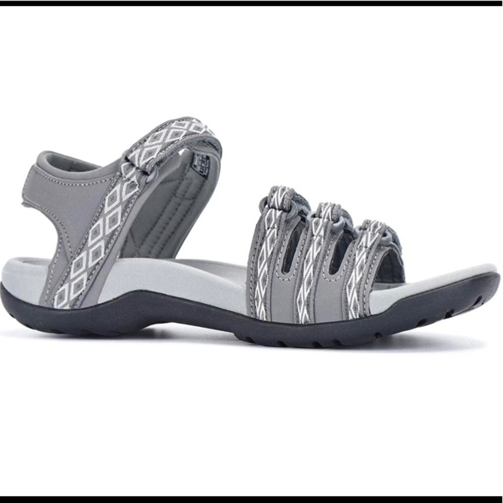Adjustable hiking sandals